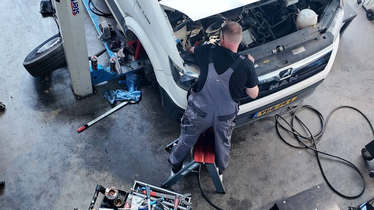 monteur lichte bedrijfswagens